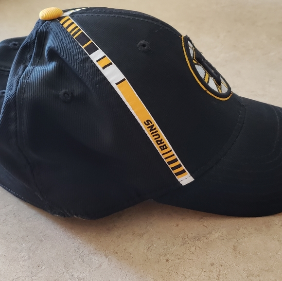 Boston Bruins Reebok hat - Picture 3 of 5